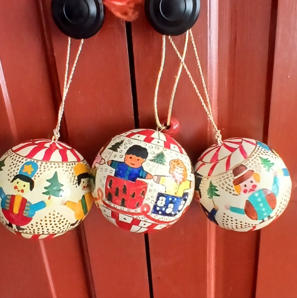 Hand painted wooden lacquered ornaments made by Foreside Co. in India (3)